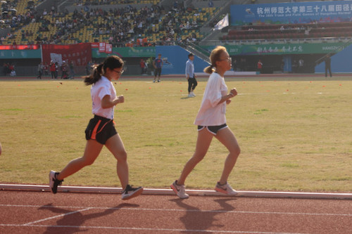 女子1500米决赛第一组3 女子1500米决赛第一组3