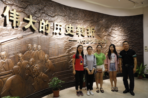 7月7日外院小分队在八七会址合影 7月7日外院小分队在八七会址合影