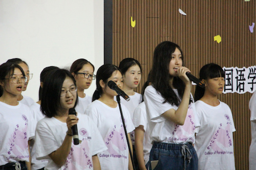 5 外语1804 合唱《你曾是少年+wake me up when September ends》2