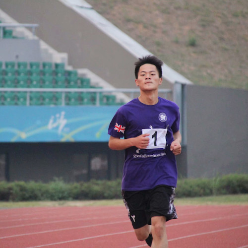 男子甲组5000米 周威锫