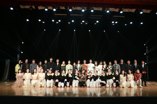 全体表演人员合影