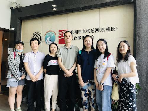 图1:运河调研组与管委会相关领导合影 图1:运河调研组与管委会相关领导合影